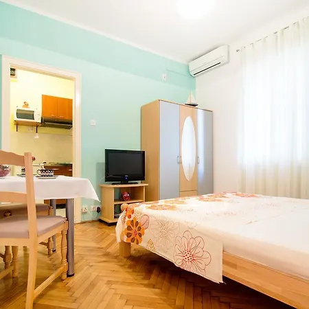 Mirela Apartman