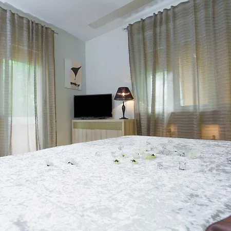 Mirela Apartman *