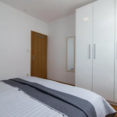 Apartman Mirela *