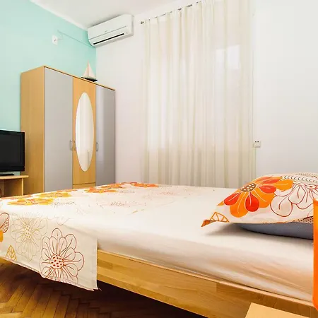 Apartment Mirela *